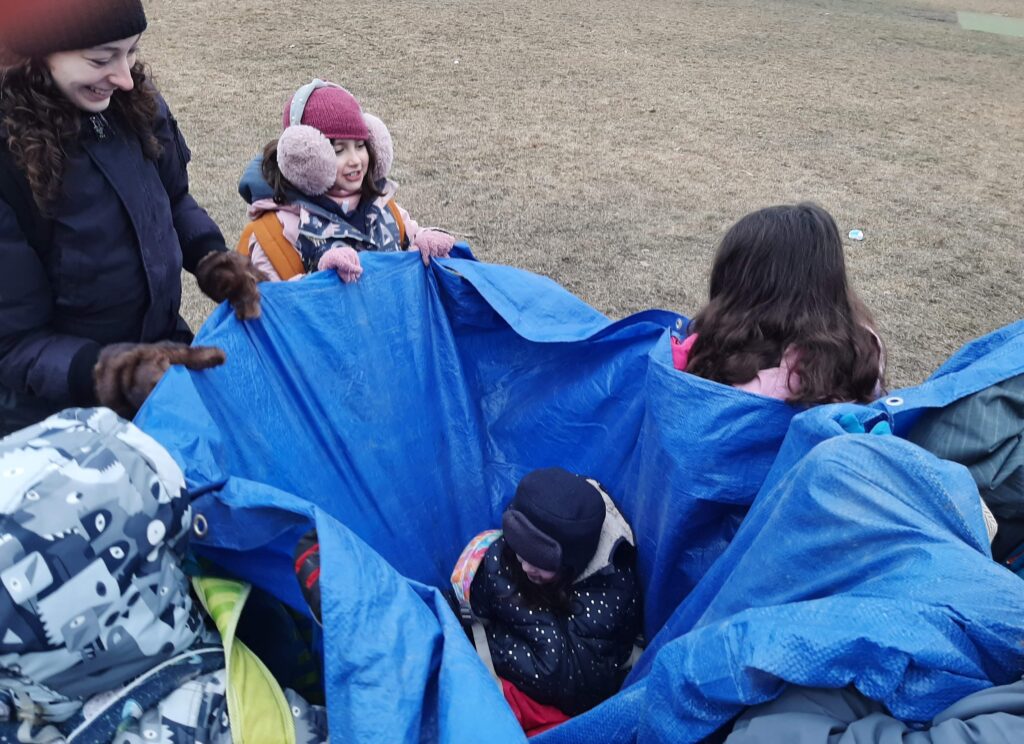 Group carry effort inspired by mishkan